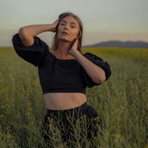 Wilder Collective Ella Blouse Ebony Linen Puff Sleeve Crop M